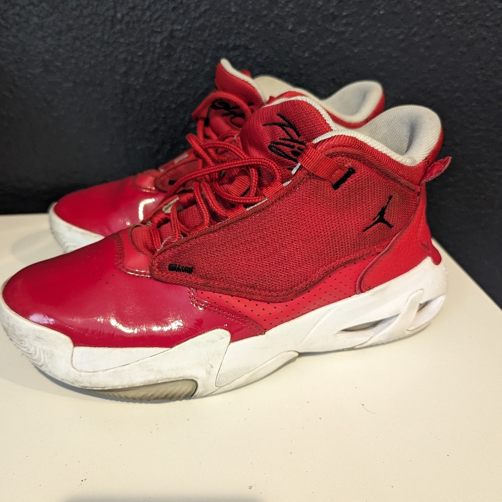 Jordan MAX AURA 4 Red Size 6.5 Y